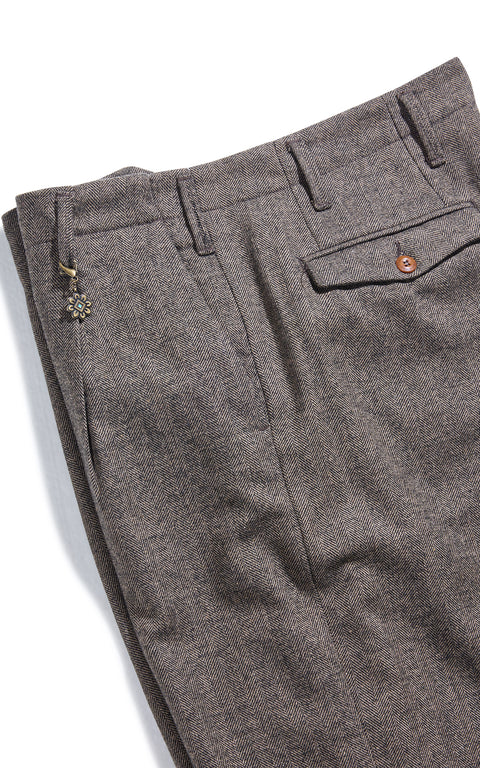 Uniform Pleat chino